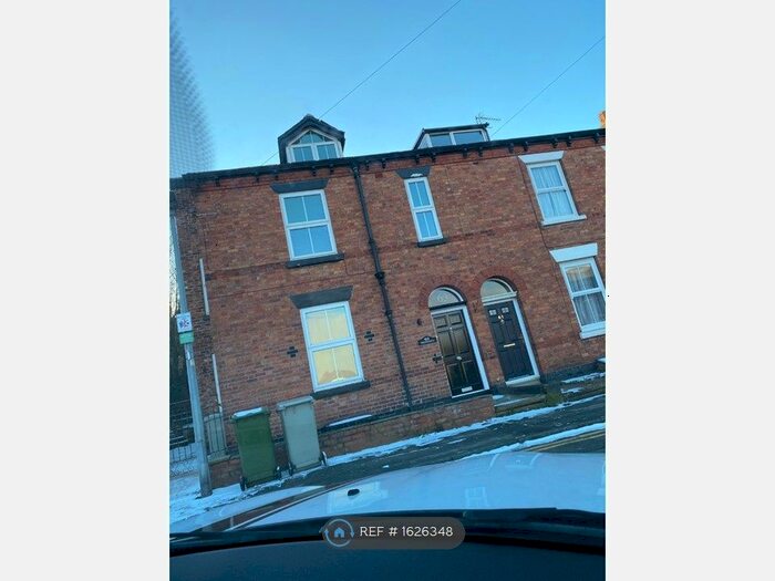6 Bedroom End Of Terrace House To Rent In Brock Street, Macclesfield, SK10