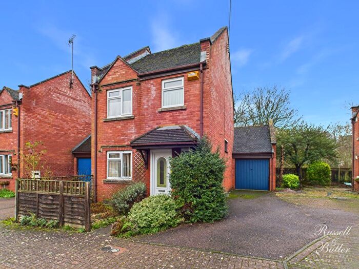 3 Bedroom Detached House For Sale In Fishersfield, Buckingham, MK18