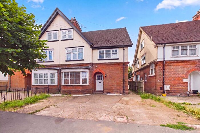 1 Bedroom Flat For Sale In Church Lane East, Aldershot, Hampshire, GU11