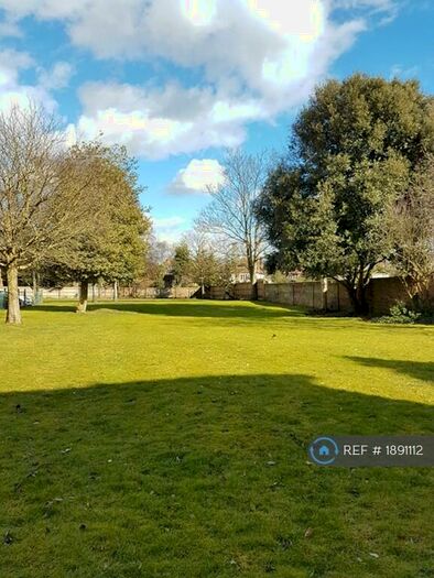 2 Bedroom Flat To Rent In Lynher Lodge, London, SE3