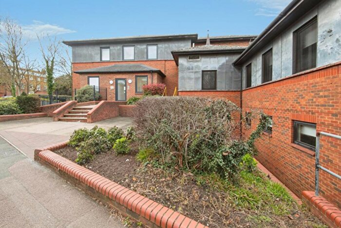 1 Bedroom Flat For Sale In Old Park Road, Hitchin, Hertfordshire, SG5