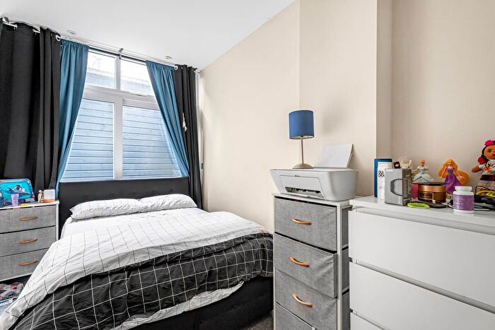 1 Bedroom Flat For Sale In Bishops Road, London, SW6