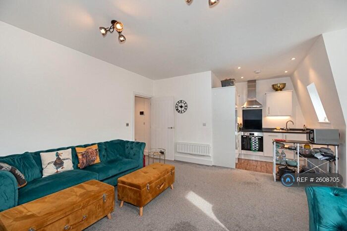 1 Bedroom Flat To Rent In Aston Road, Basildon, SS15