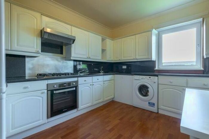 3 Bedroom Flat To Rent In Ferry Road Drive, Edinburgh, EH4
