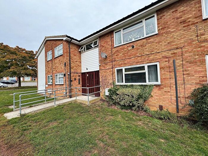 2 Bedroom Apartment For Sale In St Michaels Walk, Chelmsford, CM2