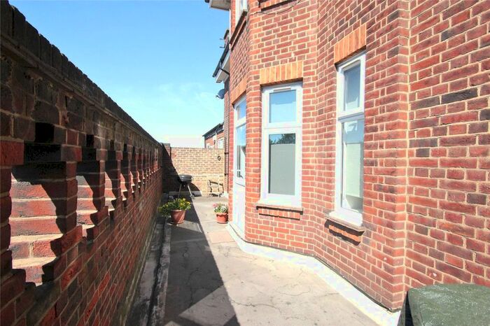 2 Bedroom Flat To Rent In High Road, London, N20