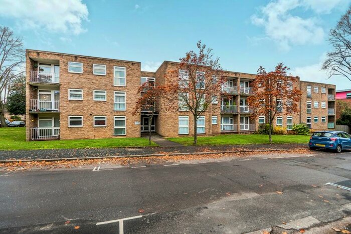 1 Bedroom Flat To Rent In Flat Eaton Road, Sutton, Surrey, SM2