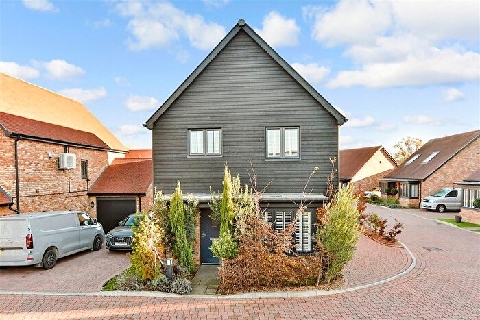 3 Bedroom Detached House For Sale In Round Top Close, Cliffe Woods, Rochester, Kent, ME3