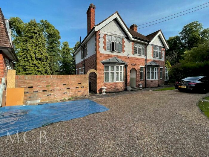 5 Bedroom Detached House To Rent In Bangors Road South, Iver, SL0