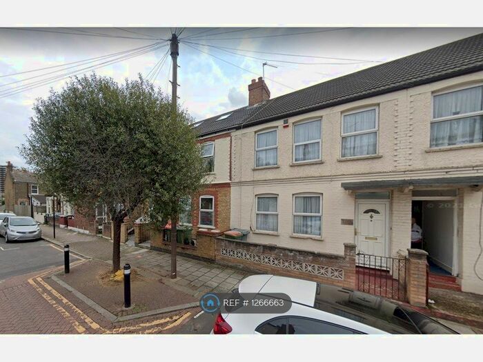 3 Bedroom Semi-Detached House To Rent In Salmen Road, London E13