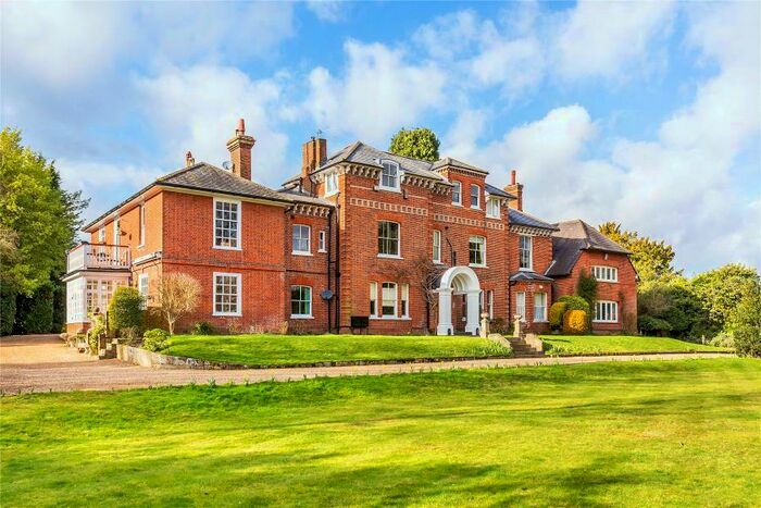 2 Bedroom Flat To Rent In St. Johns, GU21