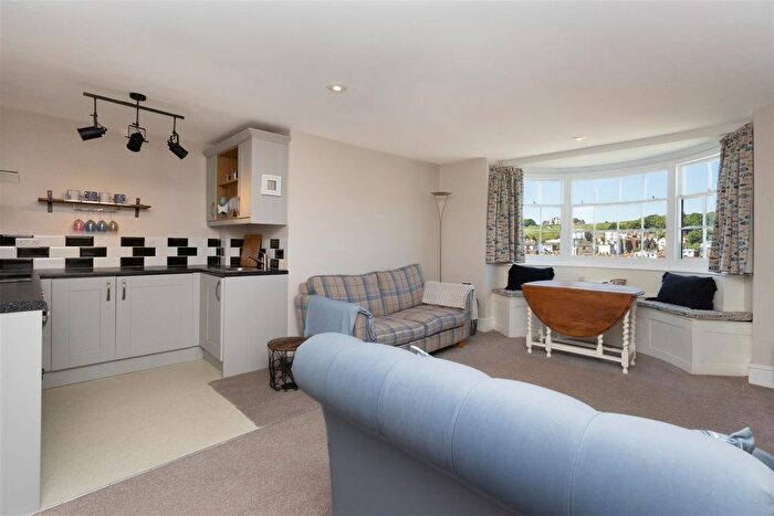 1 Bedroom Flat For Sale In Tackleway, Hastings, TN34