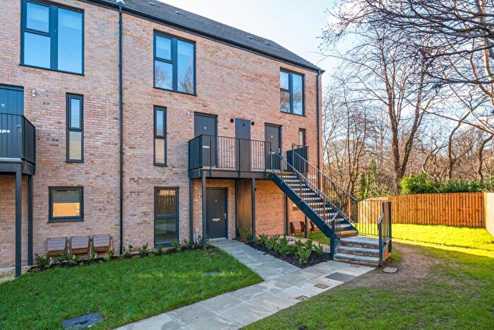 2 Bedroom Flat To Rent In Kilpatrick Bow, Bonnington, Edinburgh, EH6