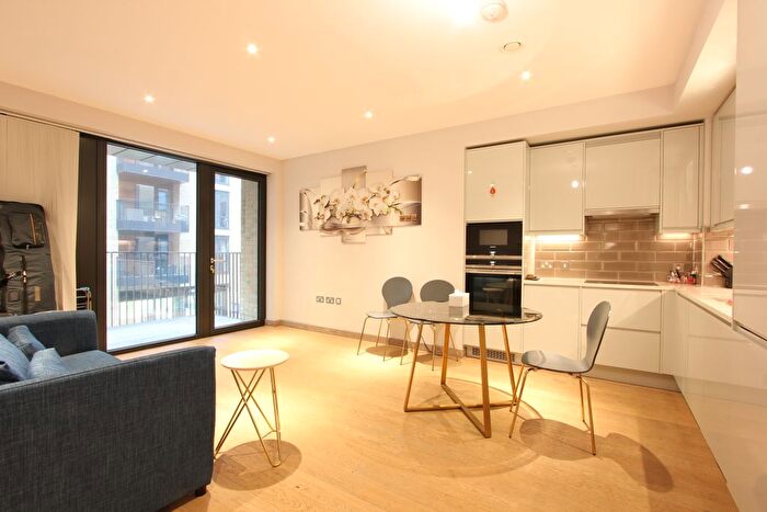 1 Bedroom Flat To Rent In Gowing House, Drapers Yard, London, SW18