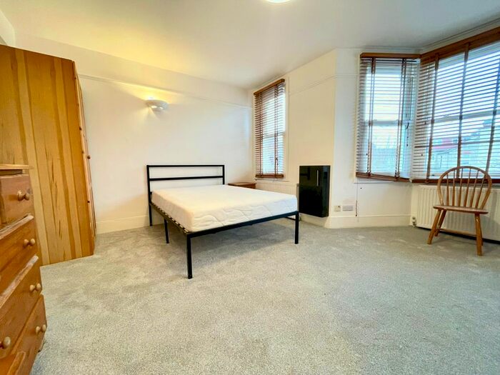 Studio To Rent In Willingdon Road, London, N22