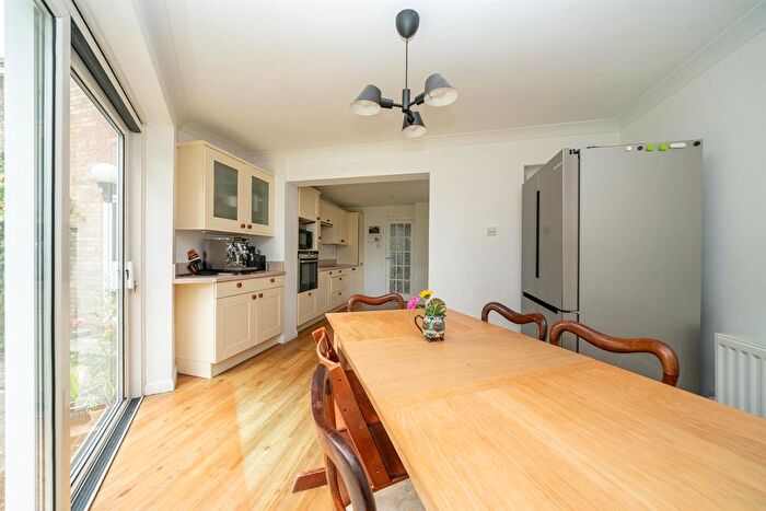 4 Bedroom Detached House For Sale In The Dell, St. Albans, AL1