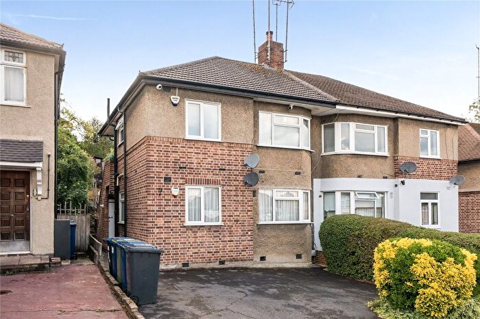 2 Bedroom Maisonette For Sale In Avondale Avenue, Barnet, EN4