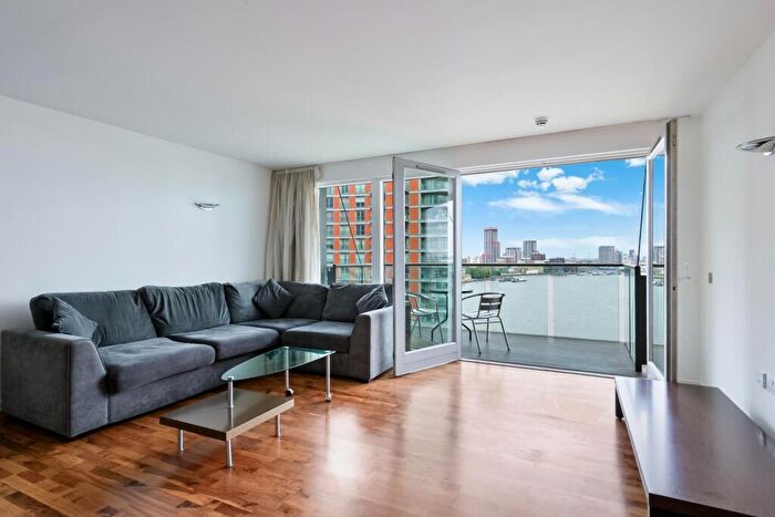 2 Bedroom Apartment To Rent In New Providence Wharf, Fairmont Avenue, E14