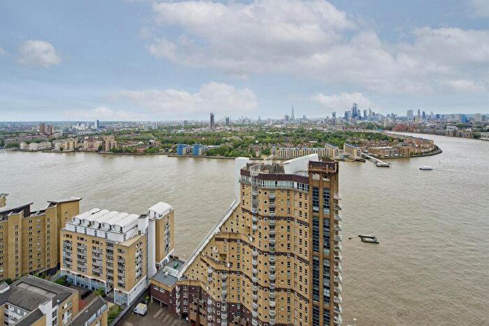 Apartment To Rent In Landmark Pinnacle, Canary Wharf, E14