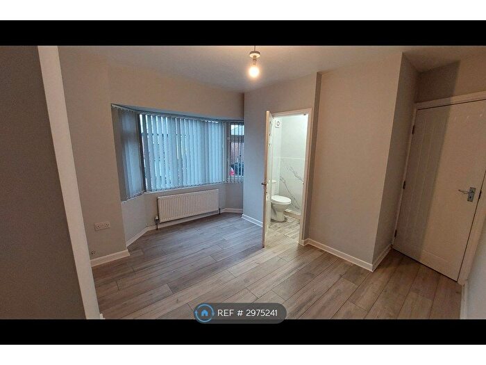 4 Bedroom Semi Detached House To Rent In Jackson Avenue, Mickleover, Derby, DE3