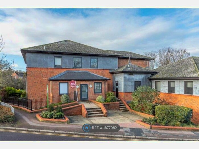 2 Bedroom Flat To Rent In Old Park Road, Hitchin, SG5