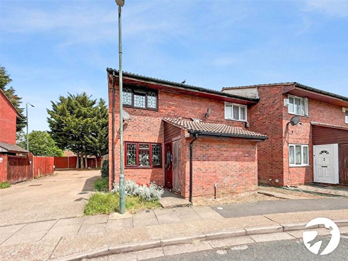 2 Bedroom House To Rent In Surlingham Close, London, SE28
