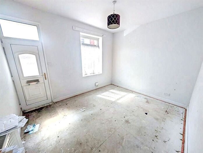 2 Bedroom Detached House For Sale In Durham Street, Hull, HU8