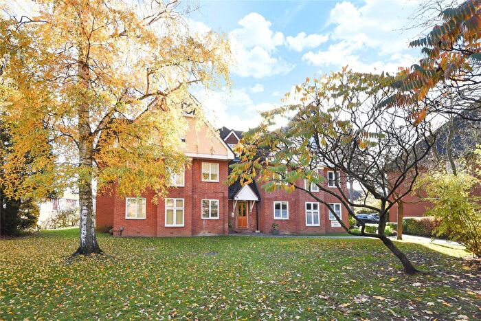2 Bedroom Flat To Rent In Woodstock House, Rectory Road, Wokingham, Berkshire, RG40