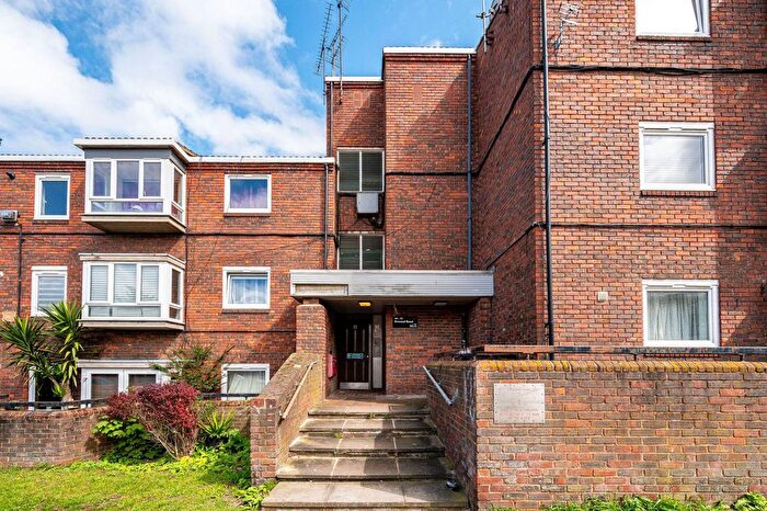 1 Bedroom Flat For Sale In Erwood Road, Charlton, London, SE7