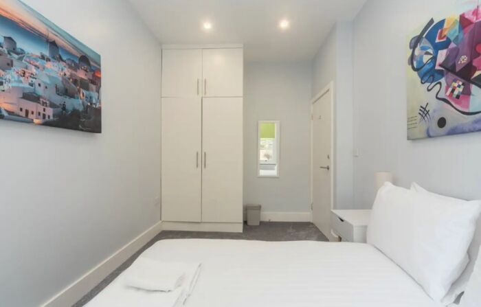 2 Bedroom House To Rent In Saint Johns Hill, London, London, SW11