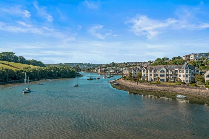 2 Bedroom Flat For Sale In Embankment Road, Kingsbridge, TQ7
