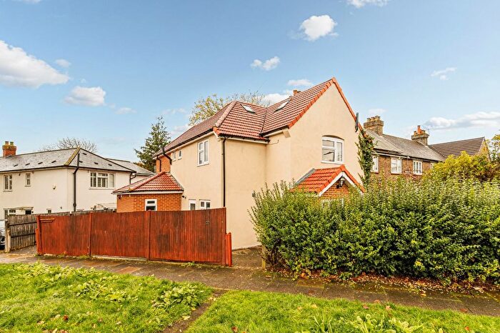 Studio To Rent In The Crescent, London, W3