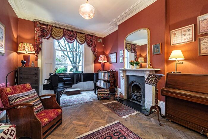 4 Bedroom Terraced House For Sale In Ellington Street, Islington, N7