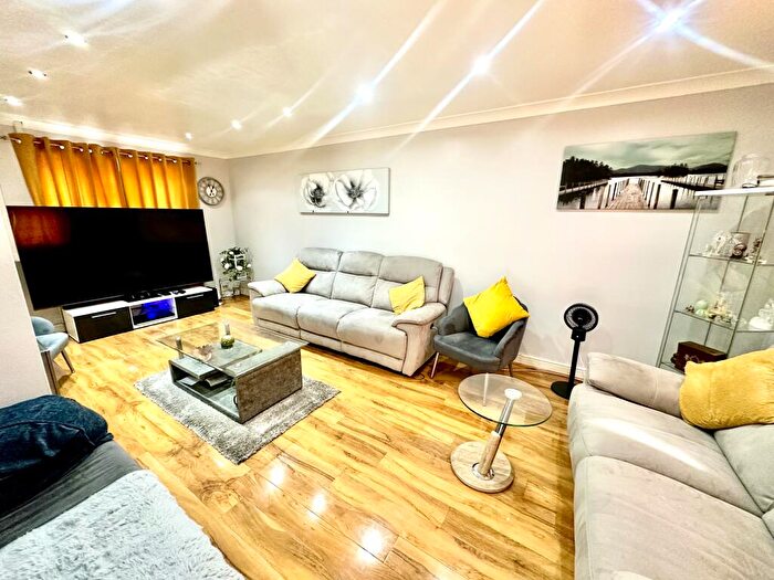 3 Bedroom House To Rent In Billet Road, Romford, RM6