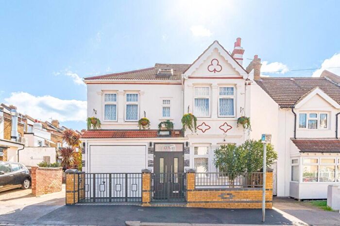 6 Bedroom Detached House For Sale In Cassland Road, Thornton Heath, CR7