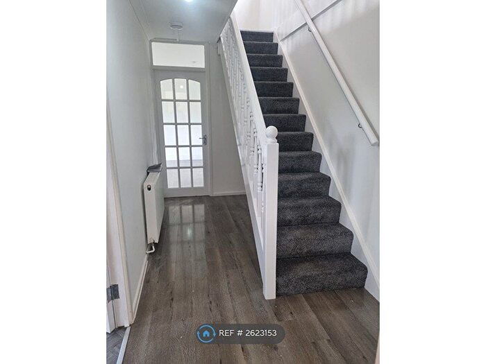 3 Bedroom End Terrace House To Rent In Robinsway, Waltham Abbey, EN9
