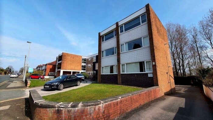 2 Bedroom Apartment To Rent In Park Lane Court, Whitefield, M45