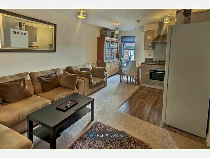 2 Bedroom Flat To Rent In Staldon Court, Swindon, SN1