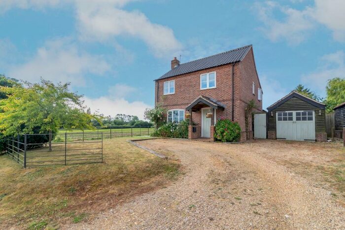 4 Bedroom Detached House For Sale In Church Lane, Stanfield, NR20