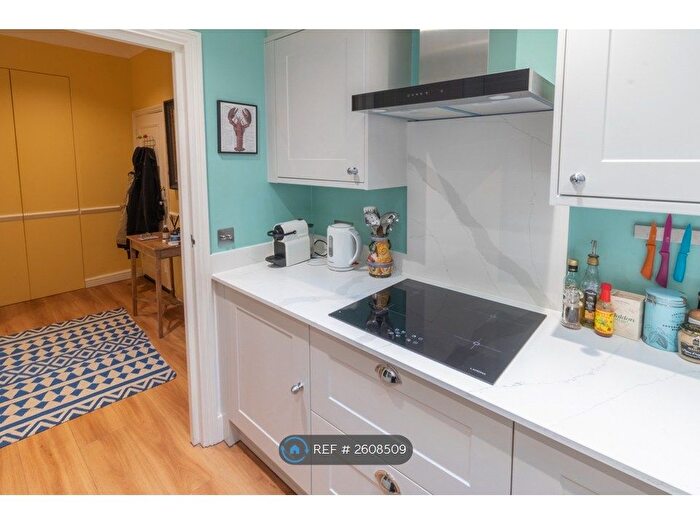 2 Bedroom Flat To Rent In Earls Court Square, London, SW5