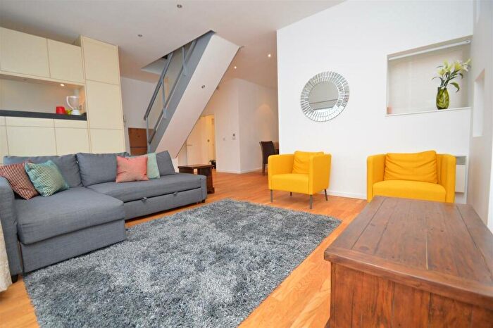 3 Bedroom Flat To Rent In Park Rock, Castle Boulevard, Nottingham, Nottinghamshire, NG7