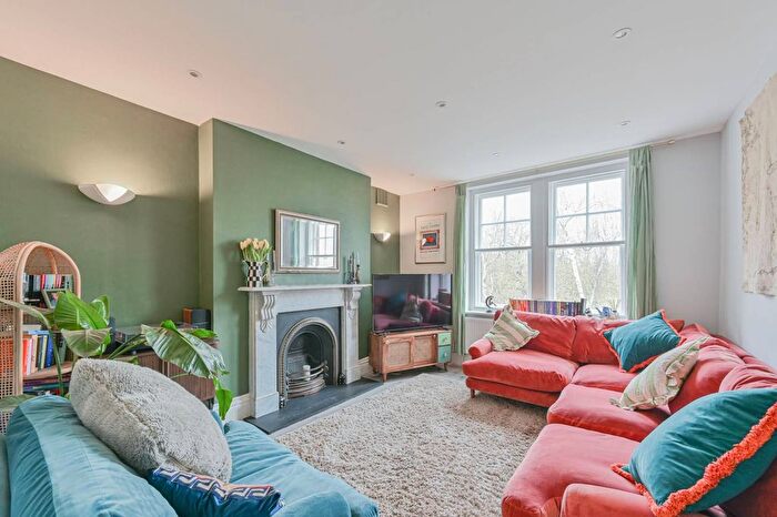 2 Bedroom Flat For Sale In Clapham Common South Side, Clapham Common South Side, London, SW4
