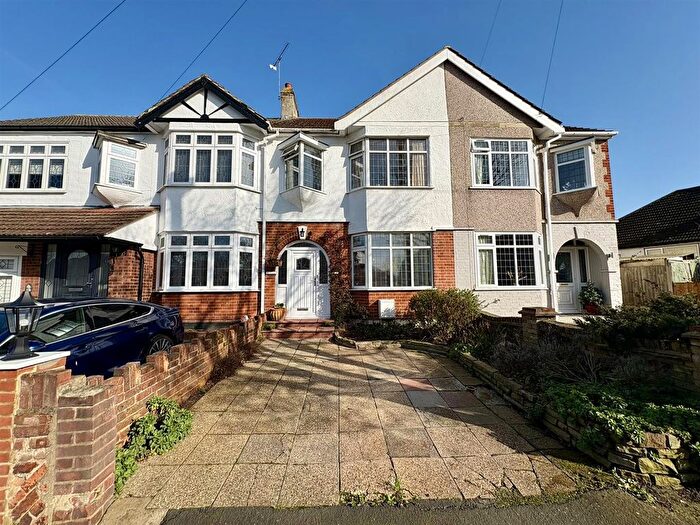 3 Bedroom Terraced House For Sale In Vicarage Road, Essex Hornchurch, RM12