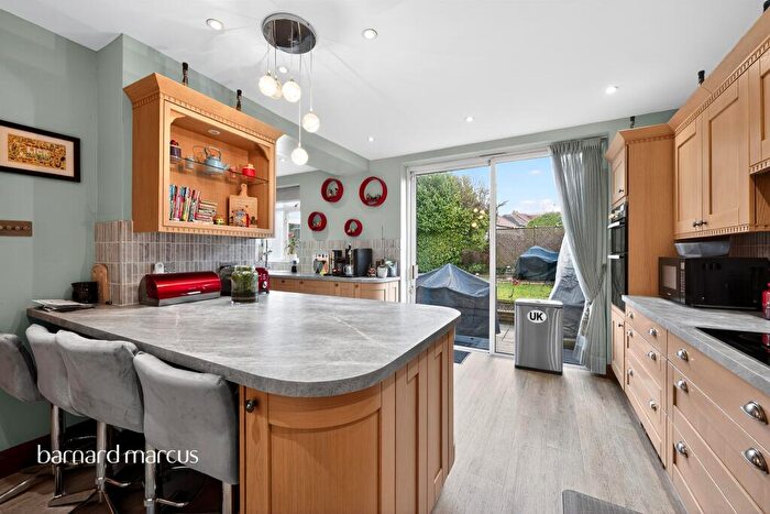 4 Bedroom Semi Detached House For Sale In Farley Road, South Croydon, CR2