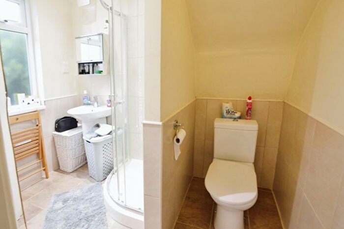 3 Bedroom Flat To Rent In Myrtle Grove, Jesmond, Newcastle Upon Tyne, NE2