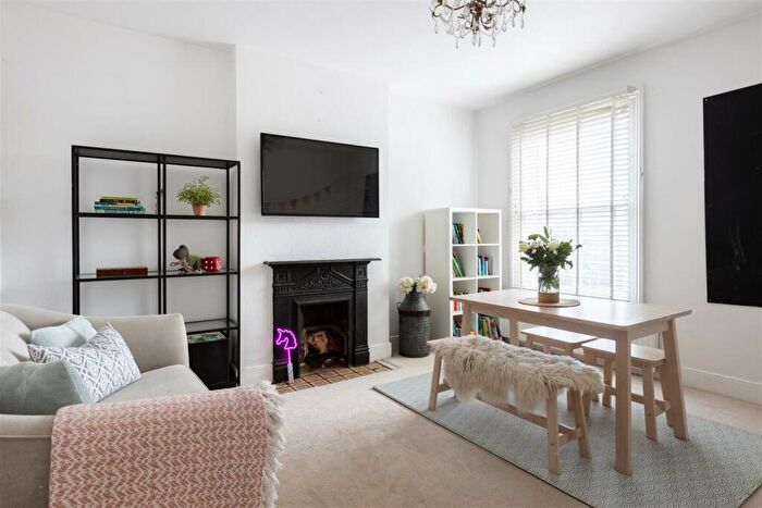 2 Bedroom Flat For Sale In London Road, Redhill, RH1