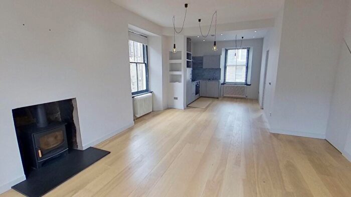 3 Bedroom Flat To Rent In Atholl Terrace, Edinburgh, EH11