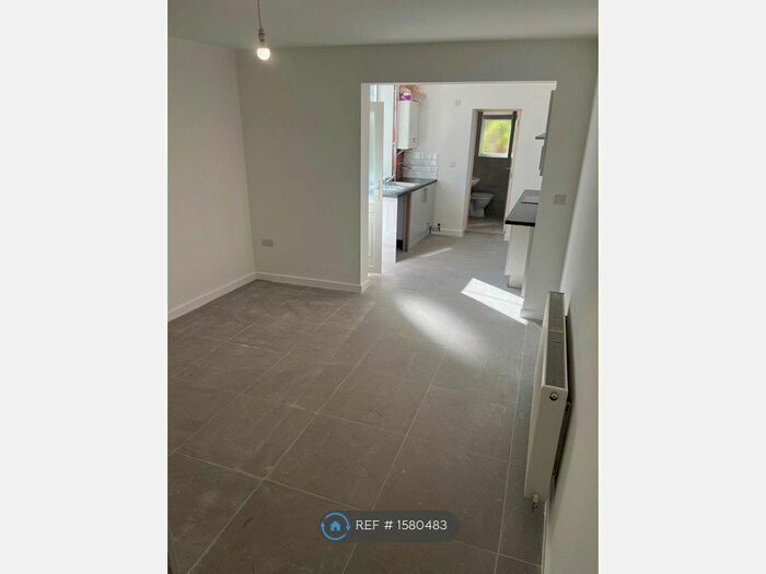 1 Bedroom Flat To Rent In Chesterfield Road, Chesterfield, S43