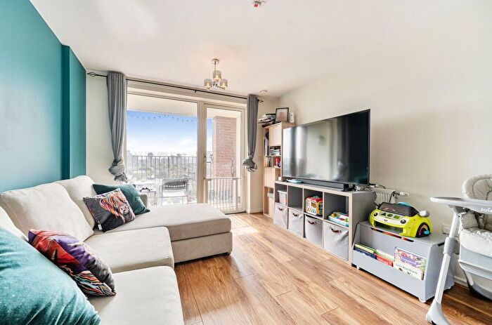 2 Bedroom Flat For Sale In Pioneer Court, Hammersley Road, London, E16