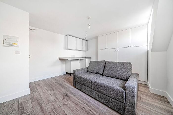 Studio To Rent In Gilmore Road, London, SE13